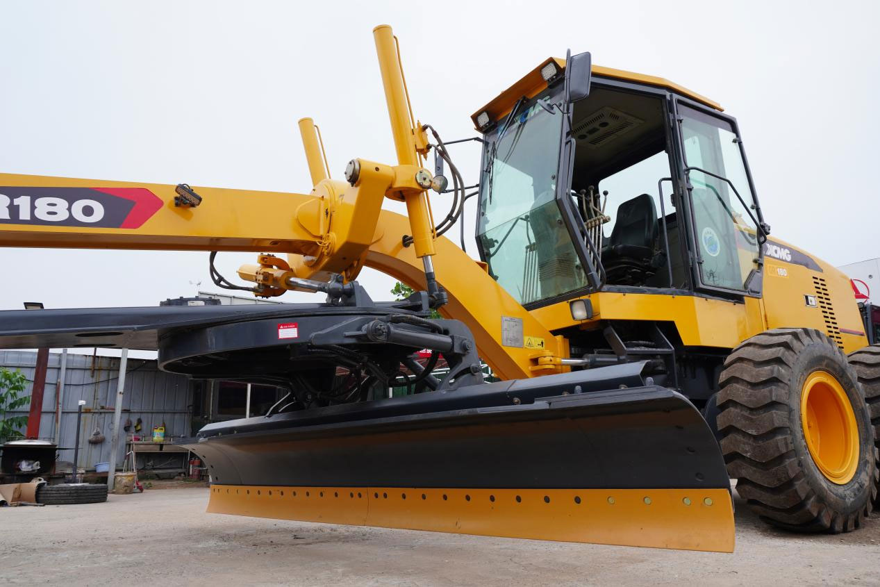 XCMG-Motor-Grader-GR180_04