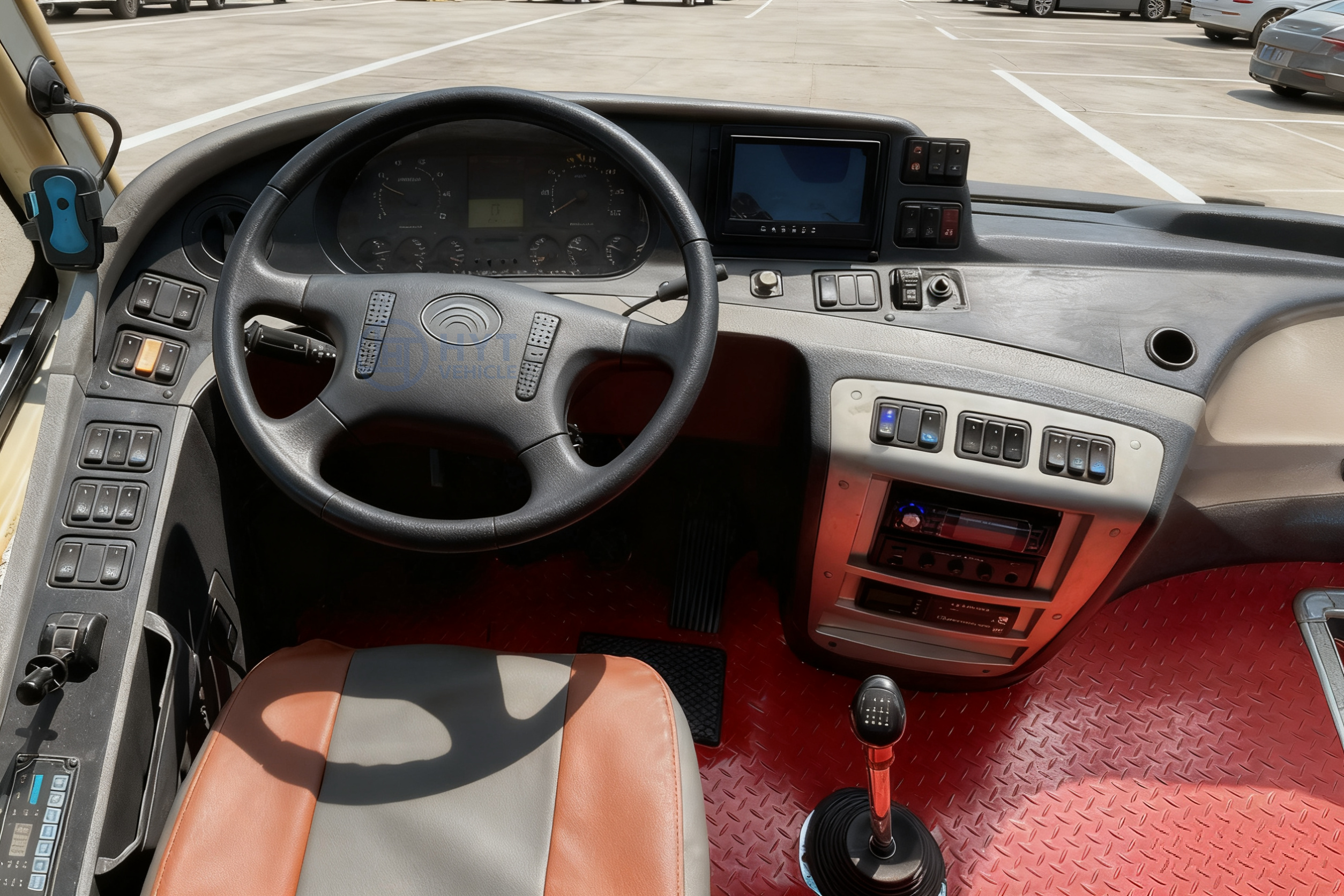 Perfect and Beautiful Used Bus-Yutong ZK6127