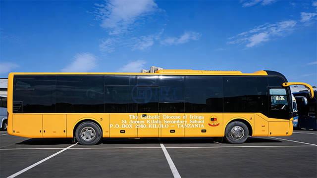 Right/Left Hand Drive Rear Engine Used Yutong Bus ZK6121