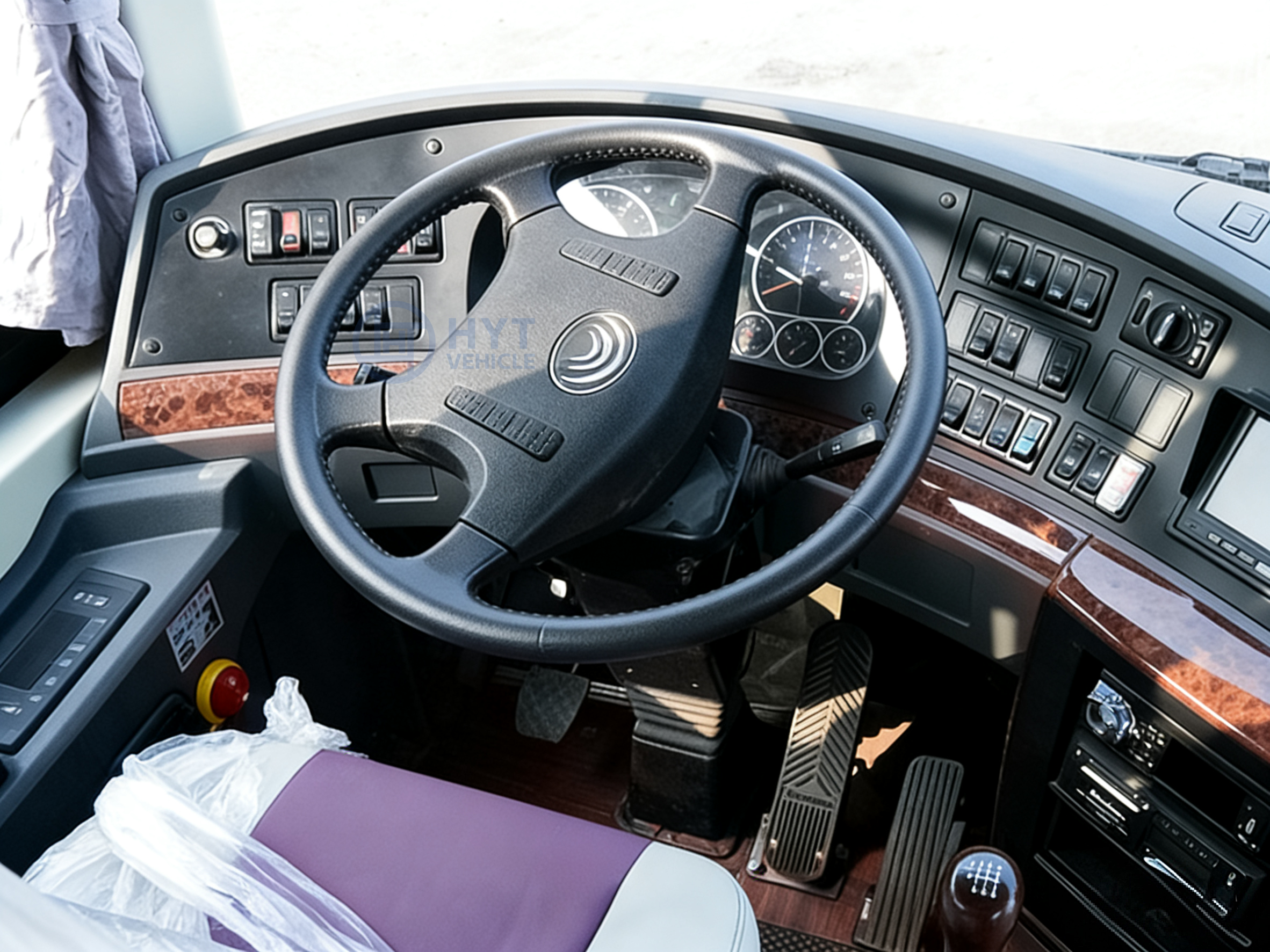 Spacious and Durable Used Buses-Yutong ZK6127