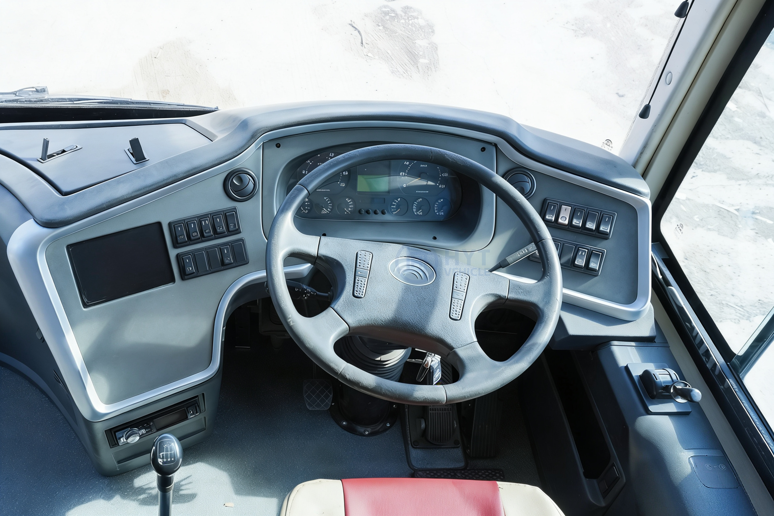 Right/Left Hand Drive Rear Engine Used Yutong Bus ZK6121